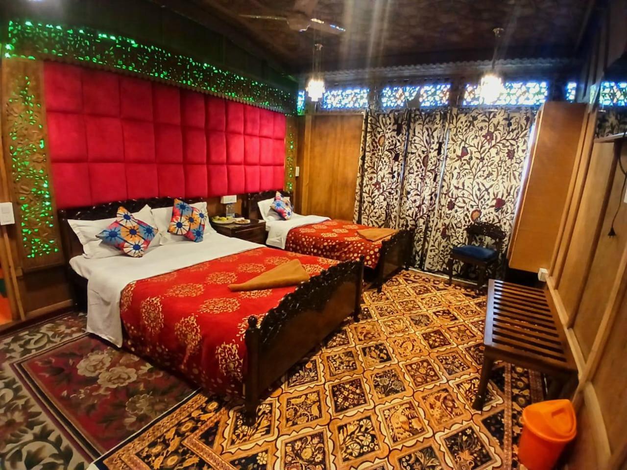 Heritage Amina Group Of Houseboats Hotel Srinagar  Luaran gambar