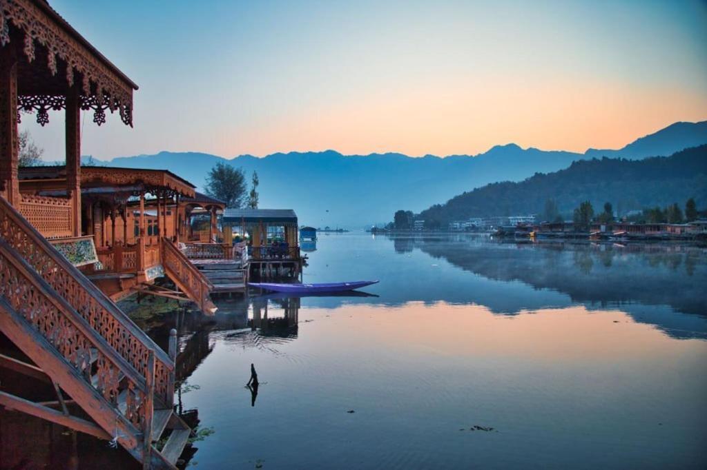 Heritage Amina Group Of Houseboats Hotel Srinagar  Luaran gambar