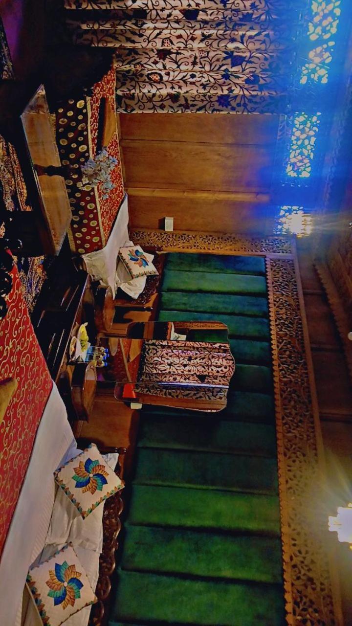 Heritage Amina Group Of Houseboats Hotel Srinagar  Luaran gambar