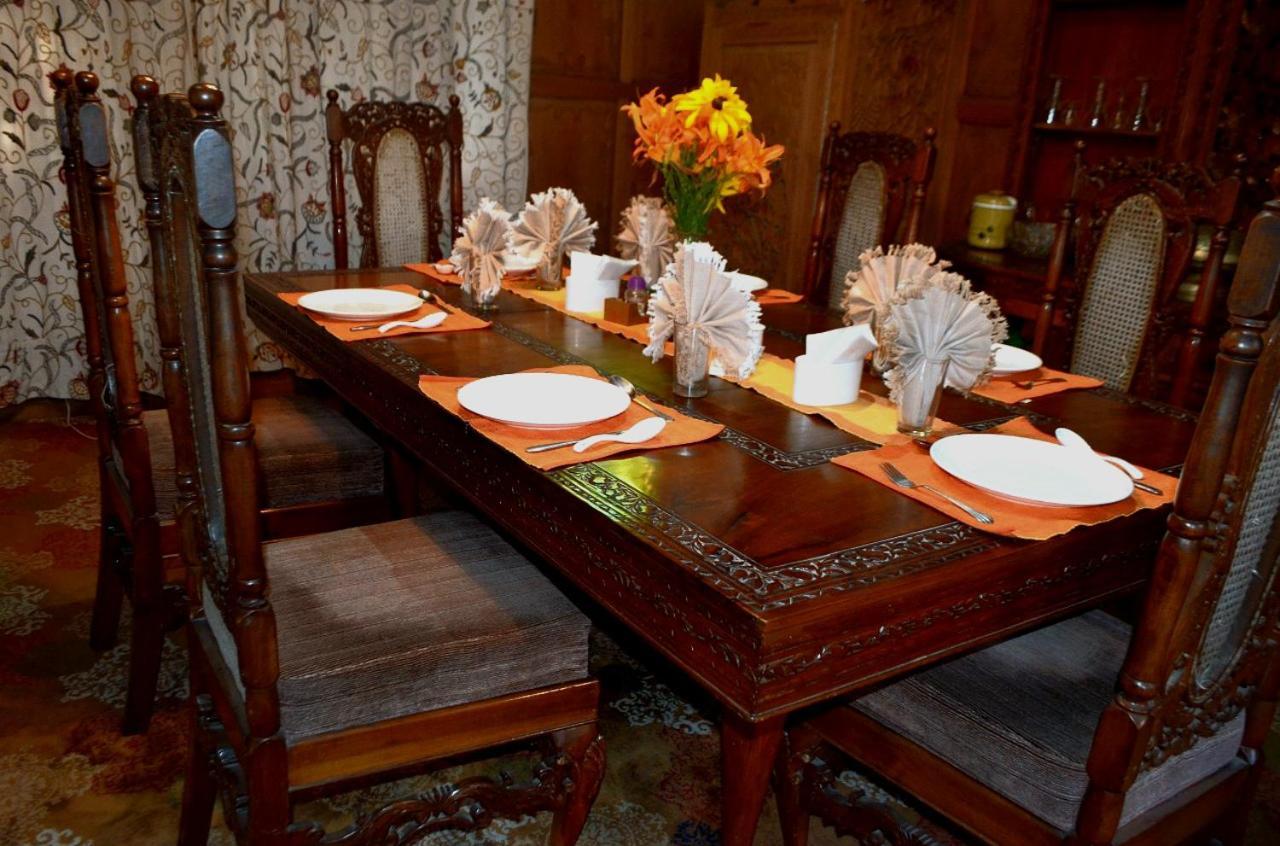 Heritage Amina Group Of Houseboats Hotel Srinagar  Luaran gambar