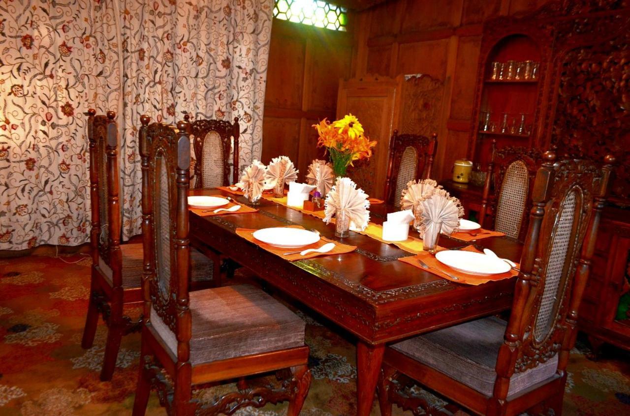 Heritage Amina Group Of Houseboats Hotel Srinagar  Luaran gambar
