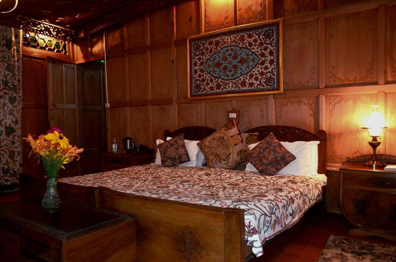 Heritage Amina Group Of Houseboats Hotel Srinagar  Luaran gambar