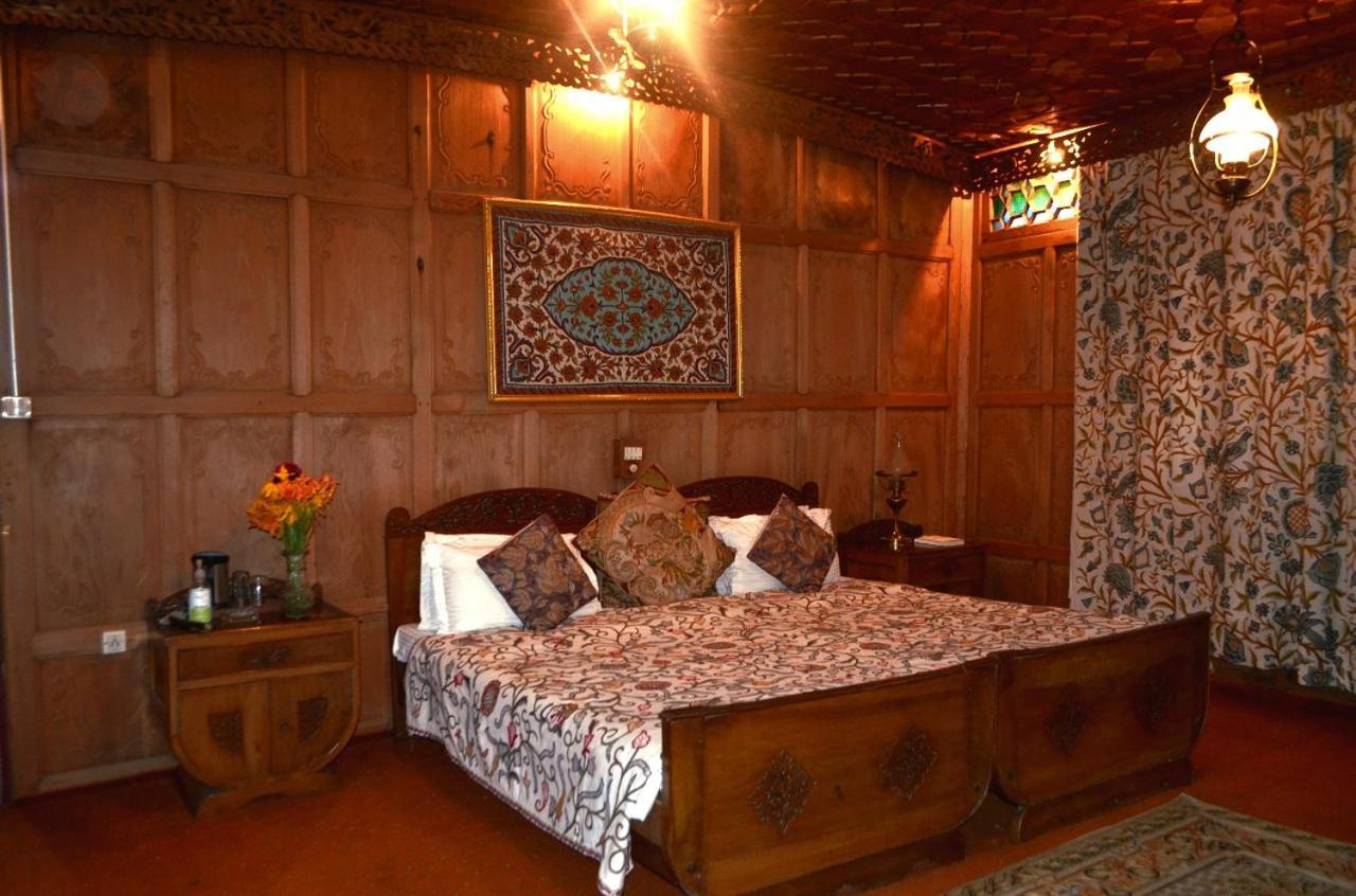 Heritage Amina Group Of Houseboats Hotel Srinagar  Luaran gambar
