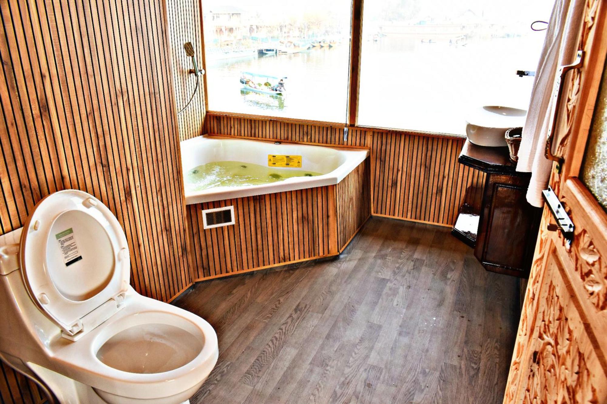 Heritage Amina Group Of Houseboats Hotel Srinagar  Luaran gambar
